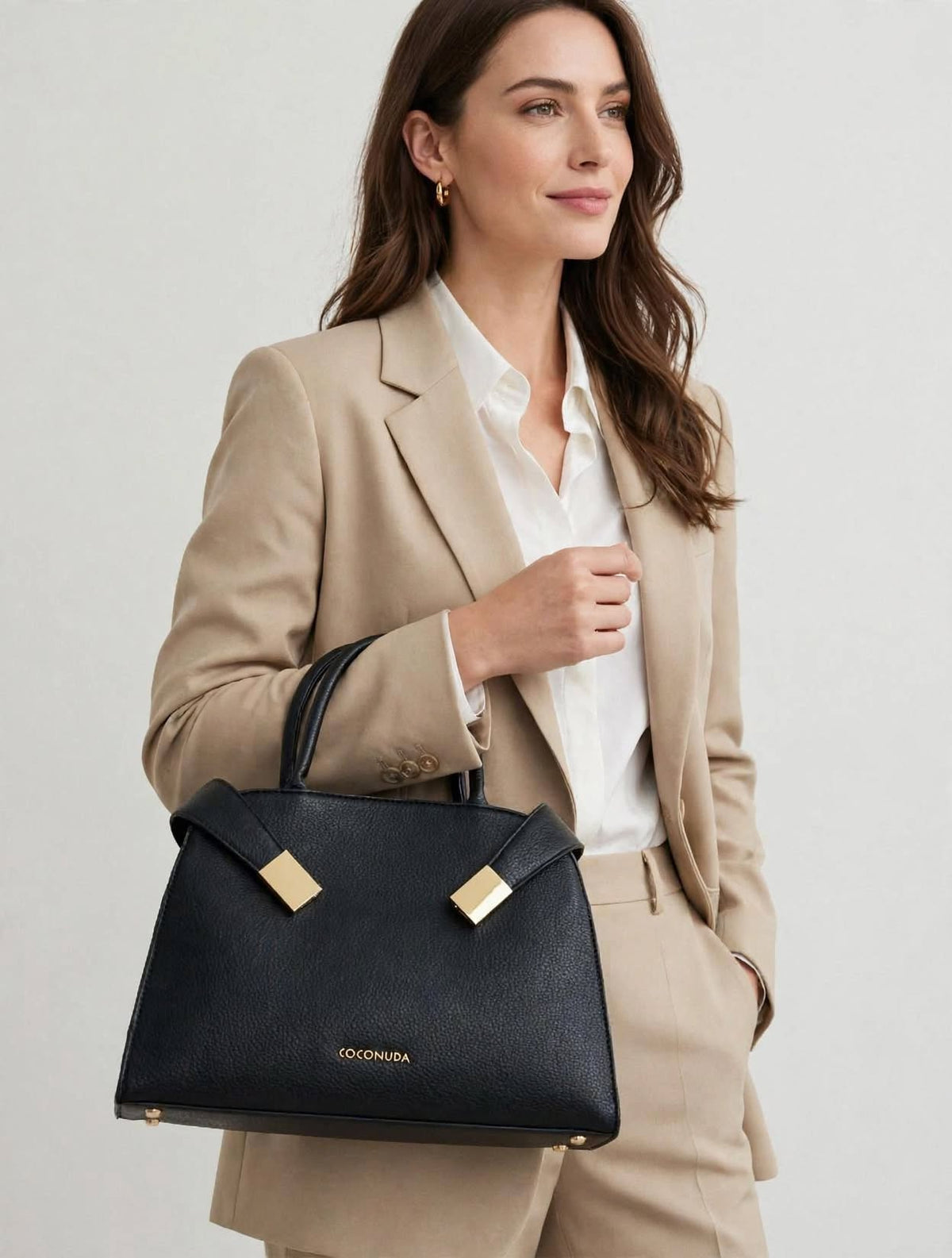 COCONUDA - Borsa Trapezio Nera Pelle Martellata con Tracolla